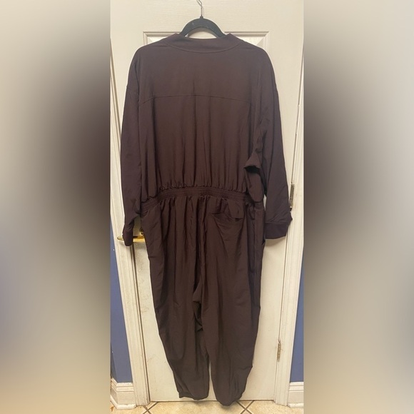 Old Navy Women's Long-Sleeve StretchTech Crop Zip Bomber Jumpsuit in brown 2X - Picture 3 of 9